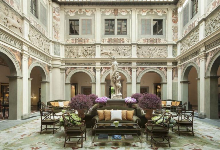 Hotelul Four Seasons din Florența îți propune cea mai romantică cină pe care o poți avea