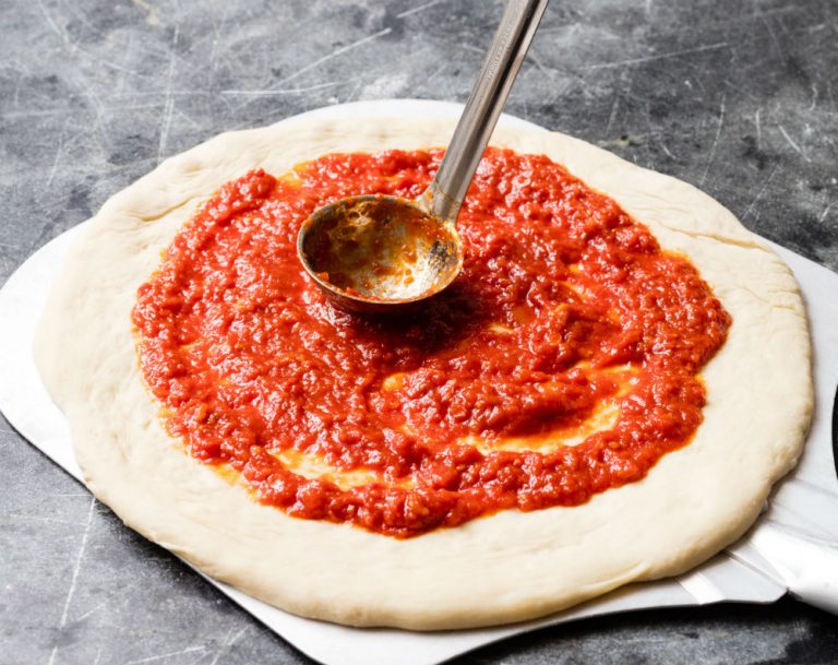 [REȚETĂ] Sos de roșii pentru baza de pizza