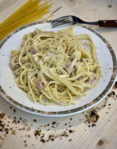 Spaghete cu șuncă și mascarpone
